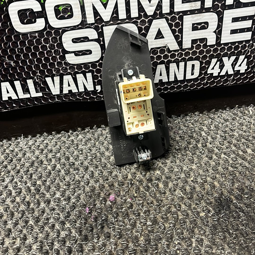 2013 Holden Captiva 7- Right Rear Window Switch- (TAG8162)