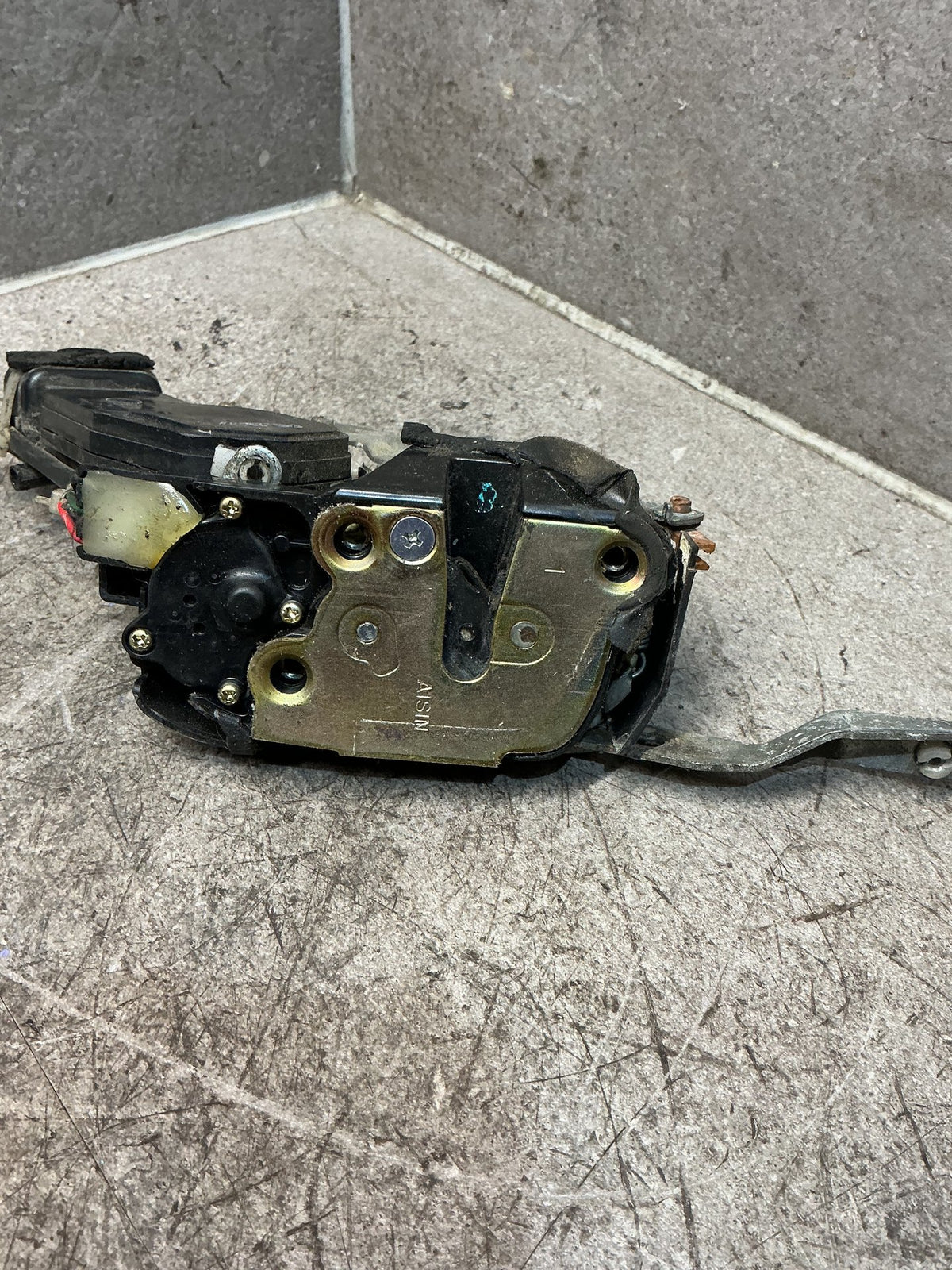 1996-2000 Toyota Land Cruiser J90 - Right Front Door Lock Actuator - (TAG18058)