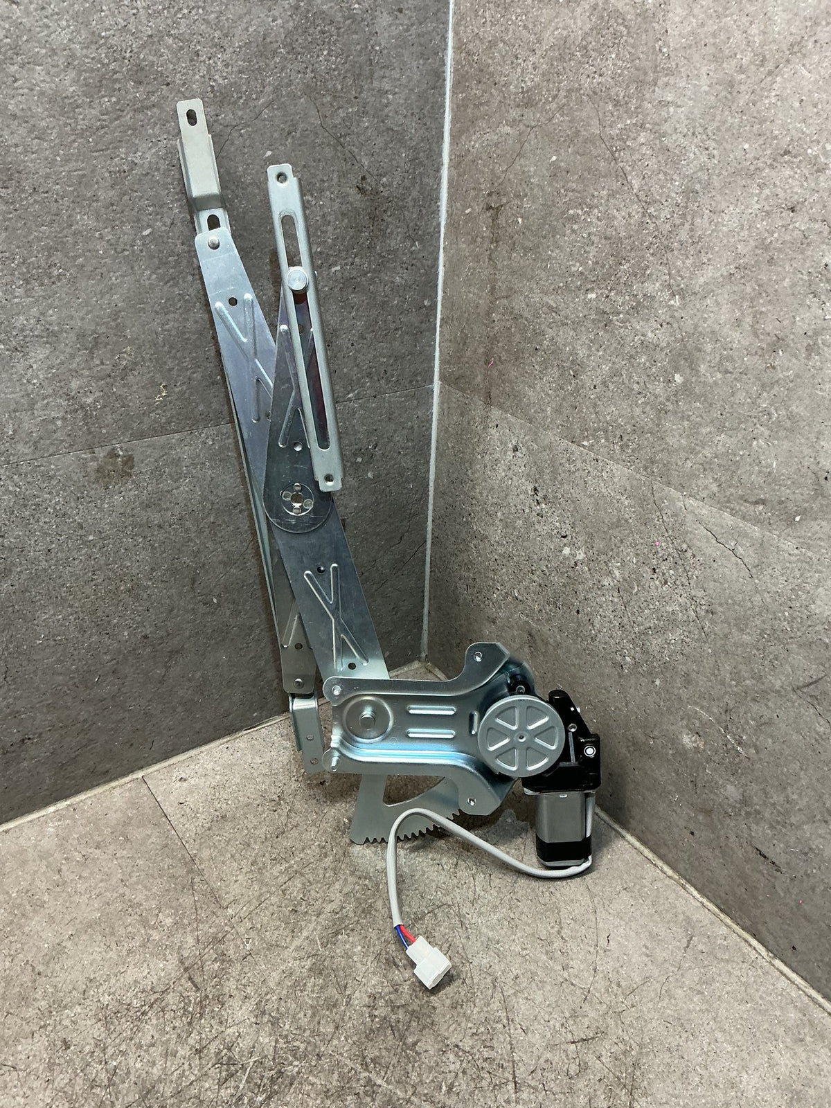 2002 Ford Courier - Left Front Window Regulator/Motor - (TAG18285)