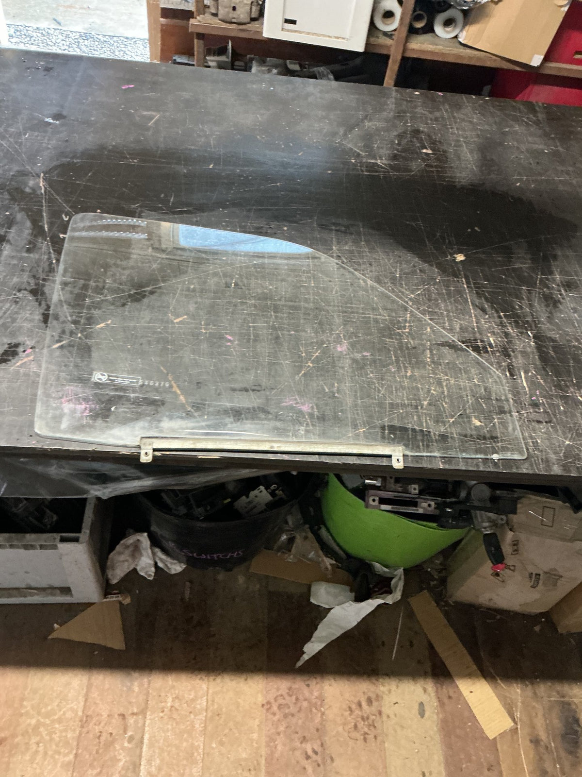 1988-1998 Toyota Hilux LN85- Right Front Door Glass- (TAG12943)