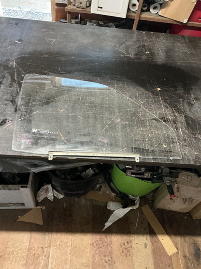 1988-1998 Toyota Hilux LN85- Right Front Door Glass- (TAG12943)