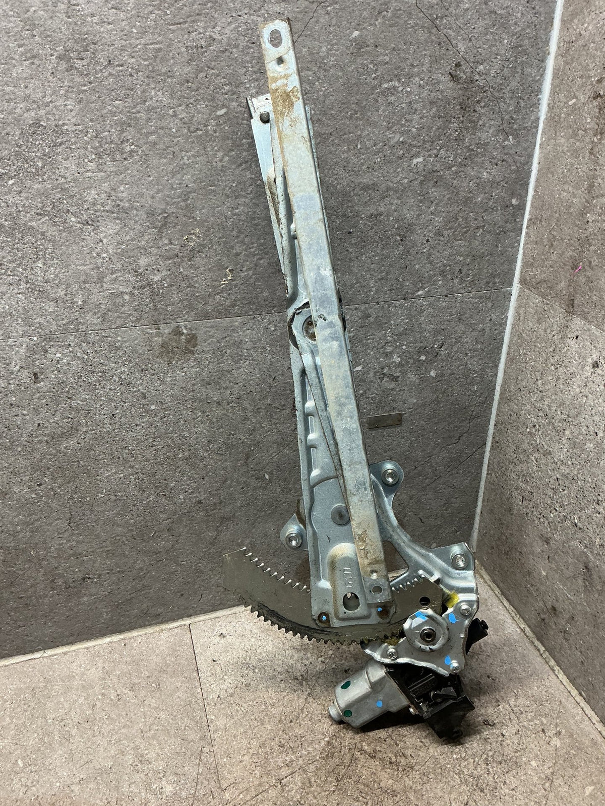 2019 Nissan Navara - Left Rear Window Regulator/Motor - (TAG18504)
