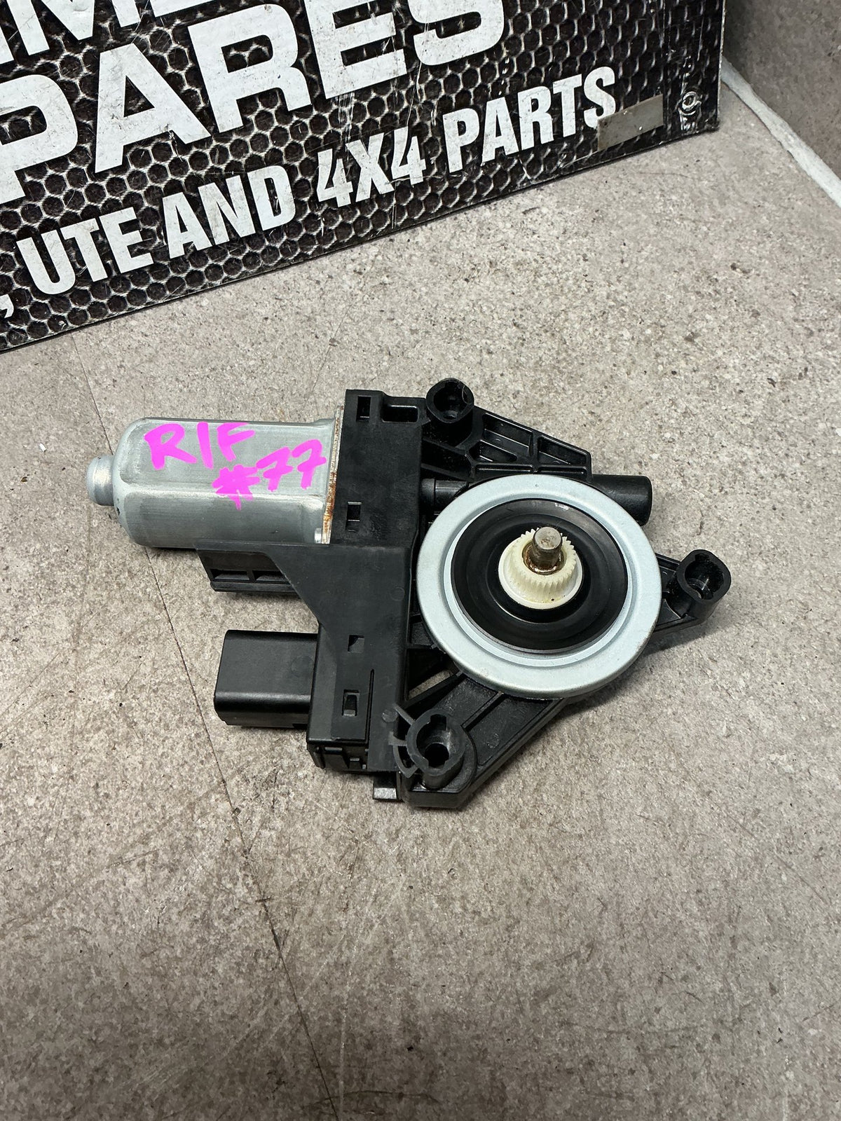 2013-2020 Dodge Journey JC- Right Front Window Reg Motor- (TAG14538)