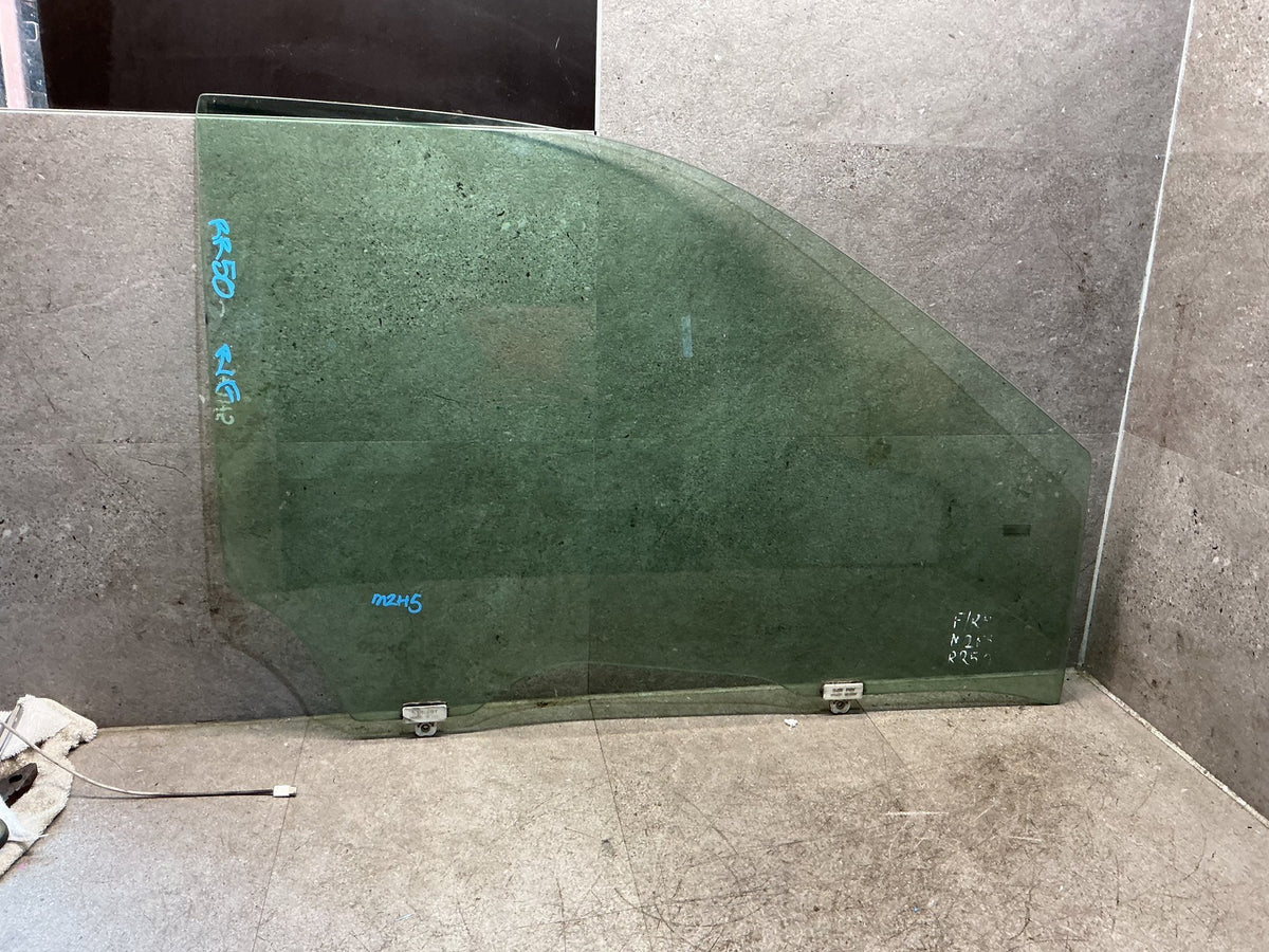 1999 Toyota Estima R50 - Right Front Door Glass - (TAG19096)