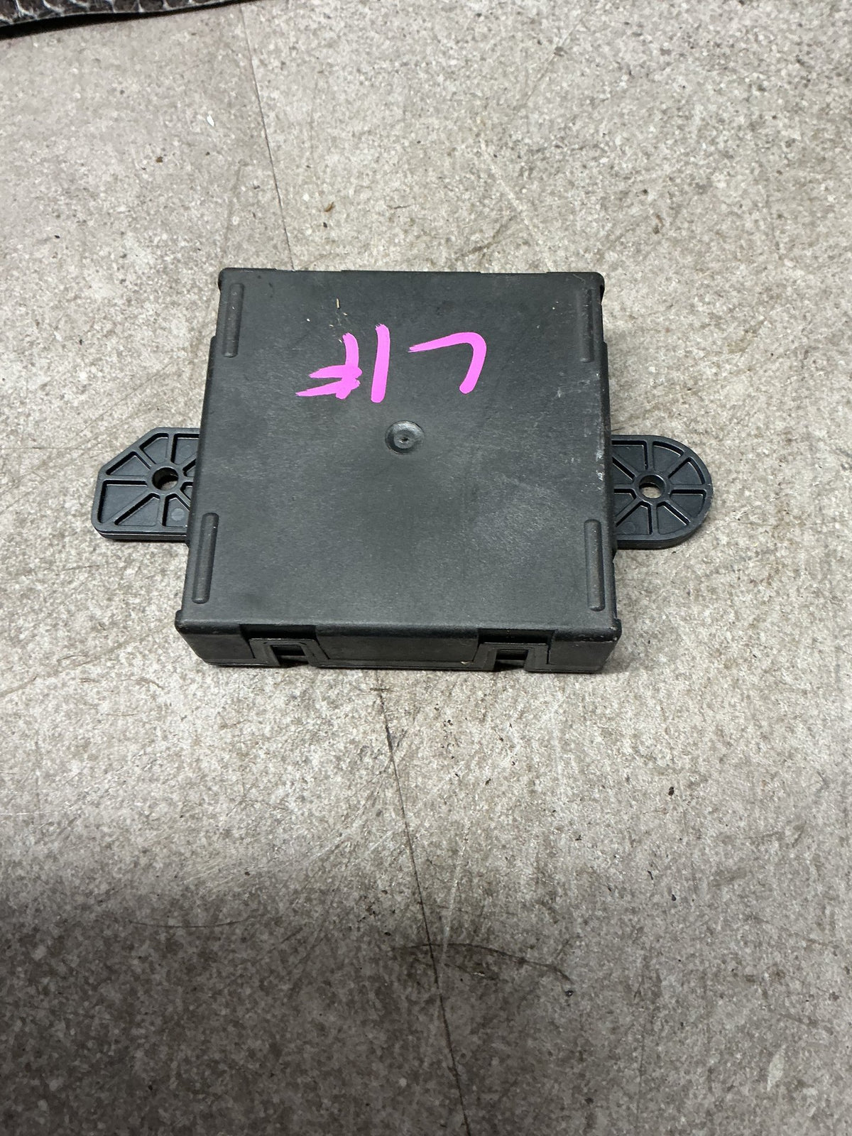 2013-2020 Dodge Journey JC- Left Front Door Control Module- (TAG14546)