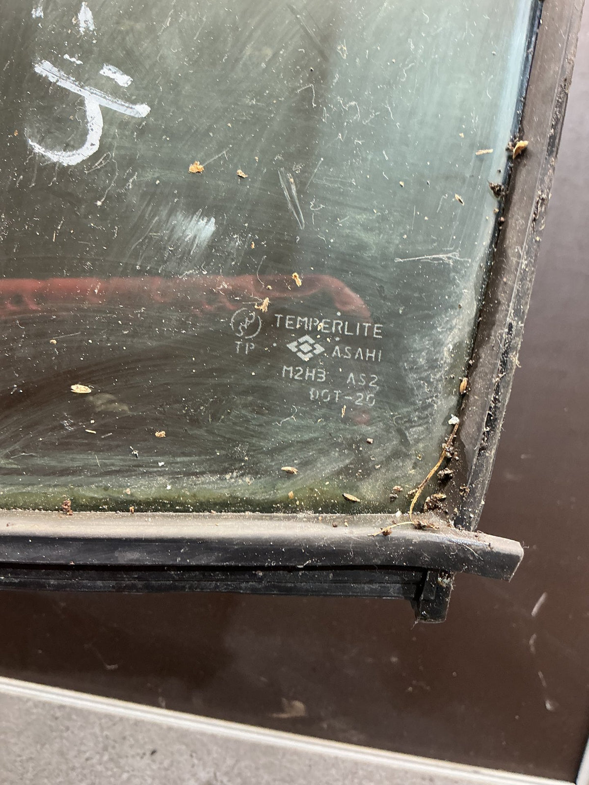 1997-2002 Nissan Elgrand E50 - Left Front Quarter Door Glass - (TAG18679)