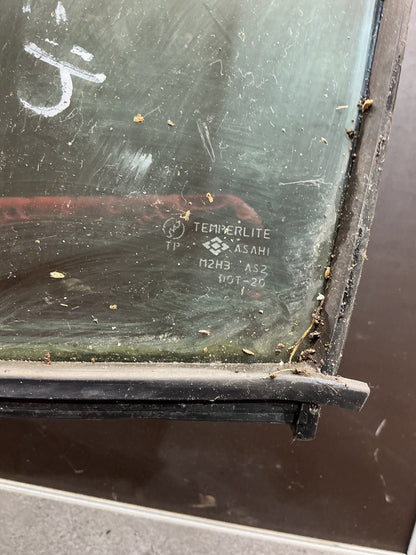 1997-2002 Nissan Elgrand E50 - Left Front Quarter Door Glass - (TAG18679)
