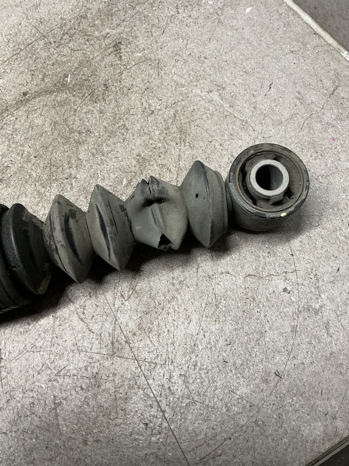 2014 Hyundai Santa Fe- Right Rear Shock Absorber- (TAG16557)