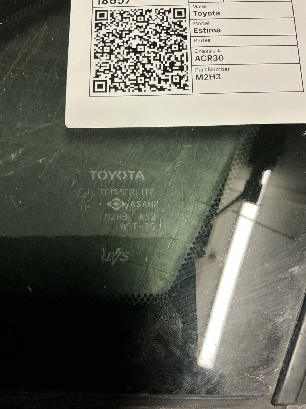 2005 Toyota Estima ACR30 - Left Front Quarter Door Glass - (TAG18657)