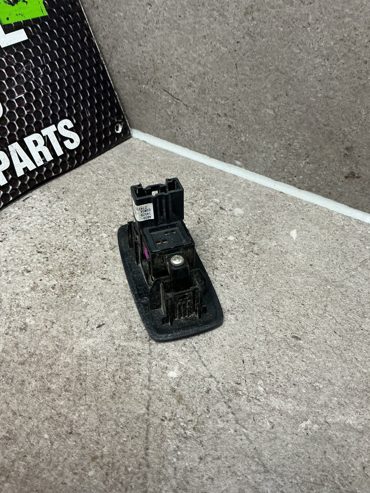 2011-2015 Ford Ranger PXI- Right Rear Window Switch- (TAG13319)