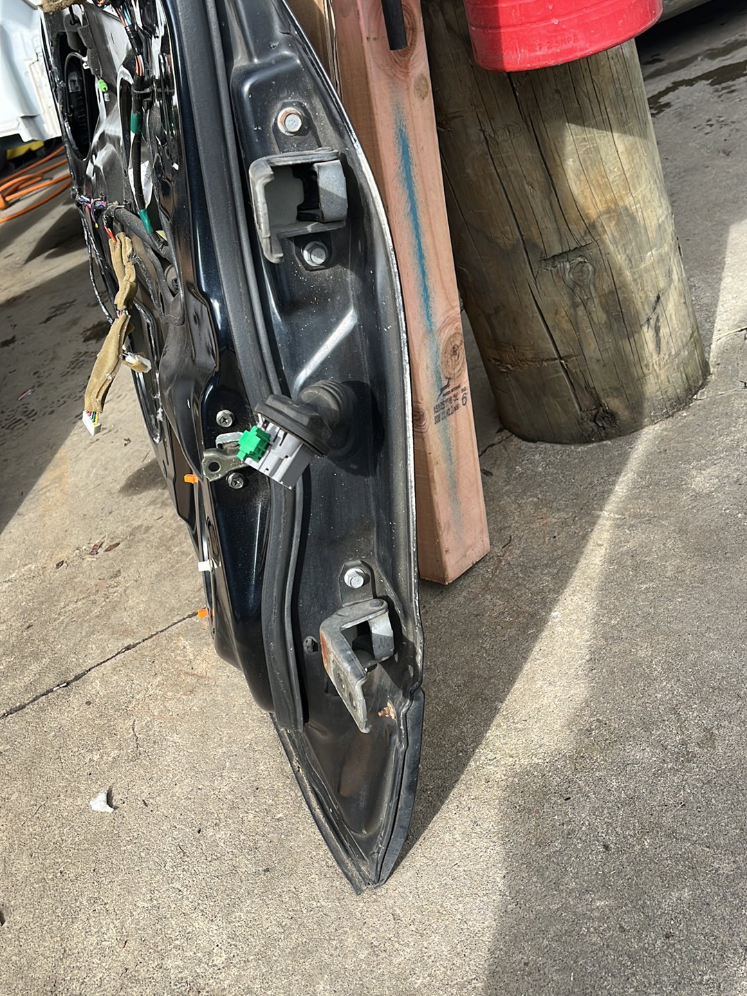 2014 Suzuki Vitara- Left Front Door Shell- (TAG8944)