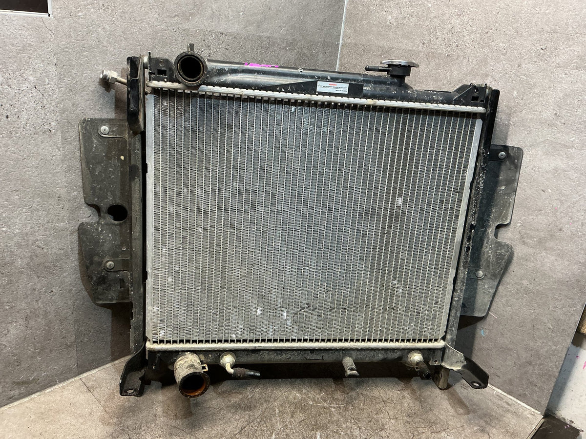 2003 Suzuki Grand Vitara SQ420W - Radiator - (TAG17885)