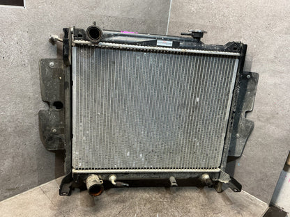 2003 Suzuki Grand Vitara SQ420W - Radiator - (TAG17885)