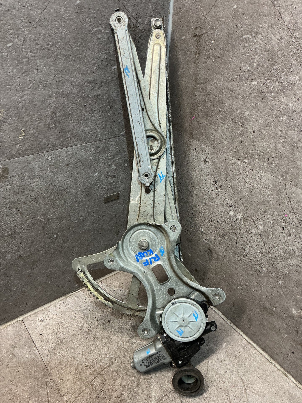 2014 Toyota Hilux KUN - Right Front Window Regulator/Motor - (TAG18263)