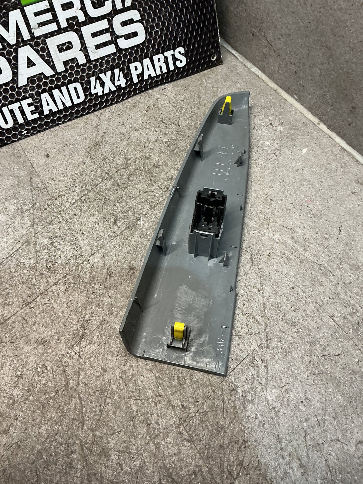 2006-2011 Toyota Hilux VII N10- Left Front Window Switch- (TAG15829)