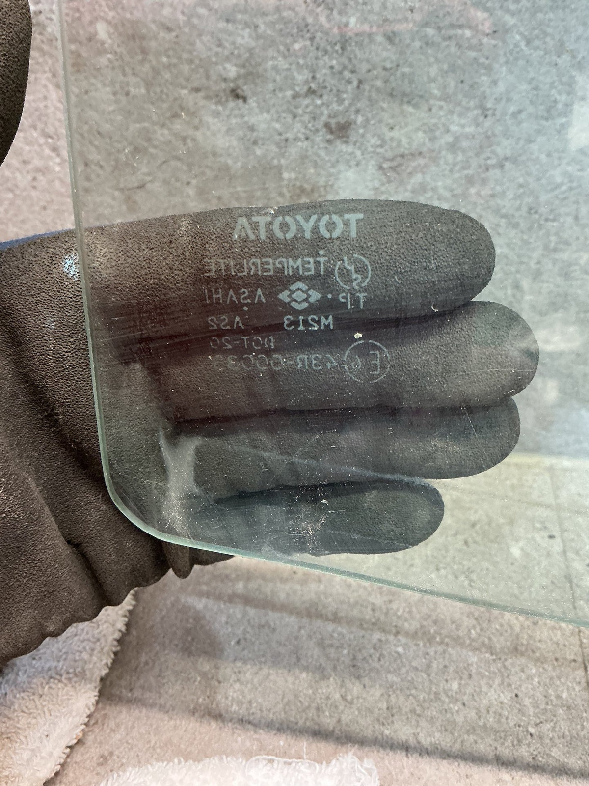 1994-2000 Toyota RAV4 SXA11 - Right Front Door Glass - (TAG19067)