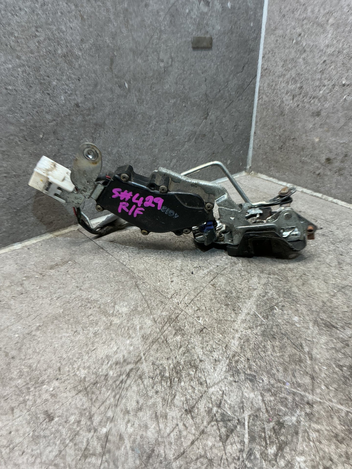 1994 Toyota Hilux KZN130 - Right Front Door Lock Actuator - (TAG18138)
