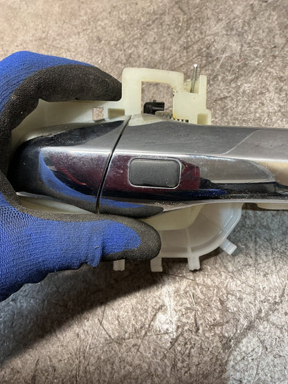 2014 Hyundai Santa Fe - Left Front Exterior Door Handle - (TAG18467)