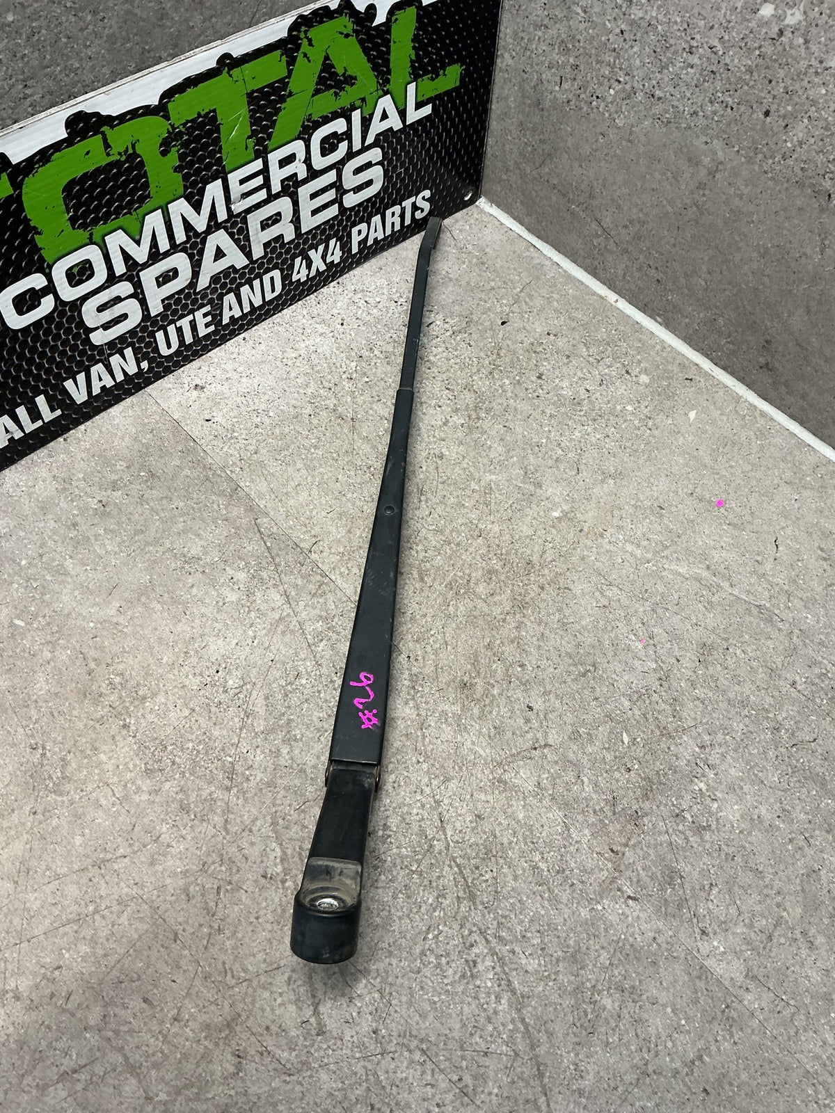 2005-2006 Toyota Hilux VII N20- Right Front Wiper Arm- (TAG13723)