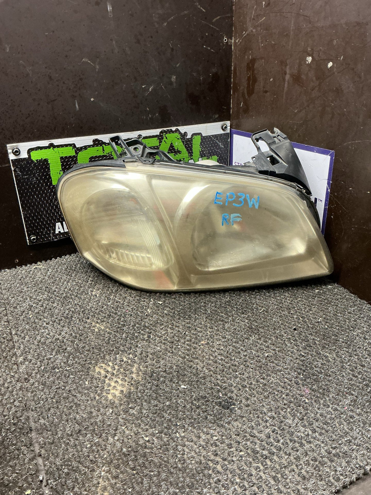 2004 Mazda Tribute EP- Right Headlight- (TAG9587)