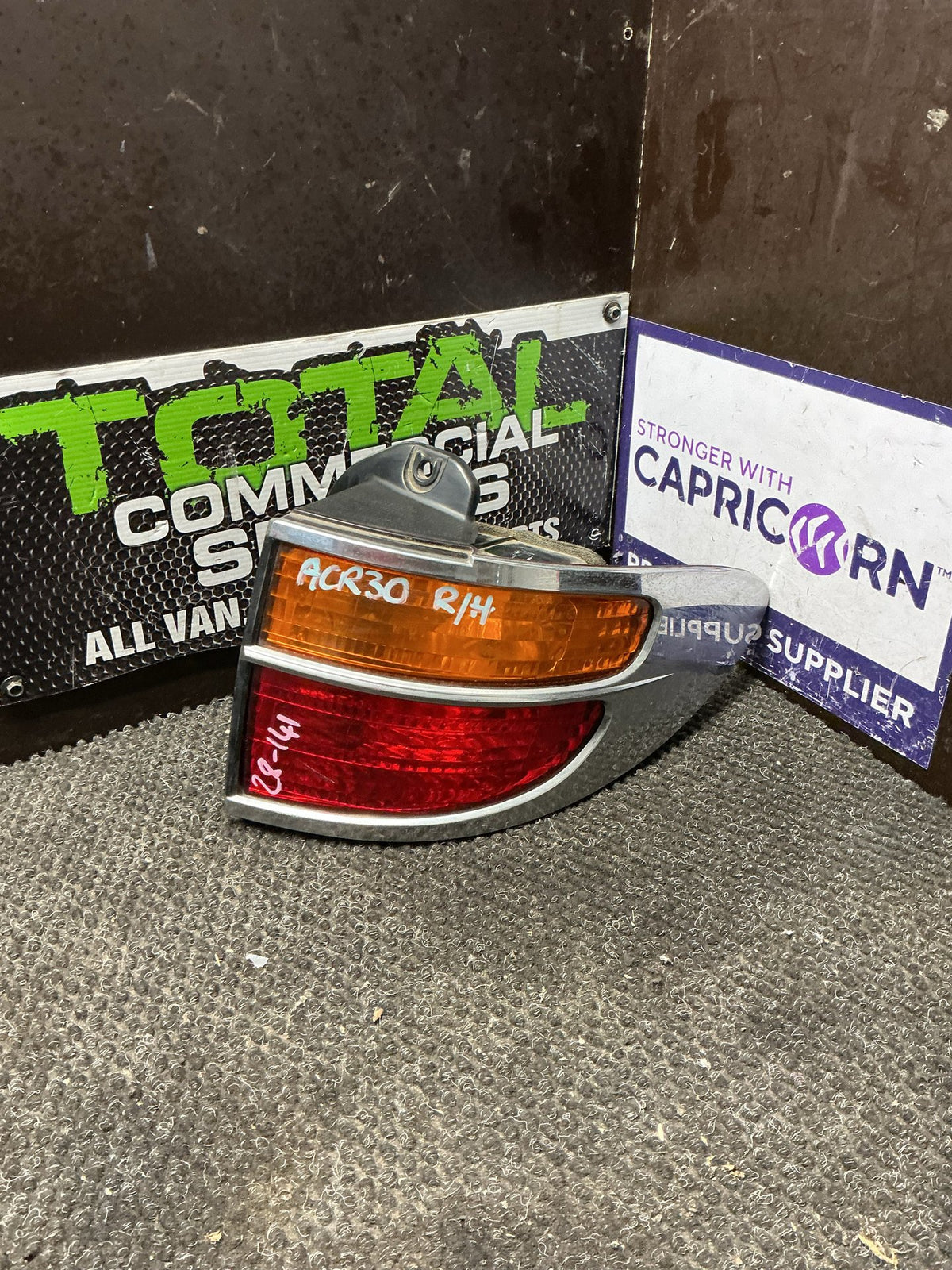 2000-2005 Toyota Estima ACR30- Right Taillight- (TAG9858)