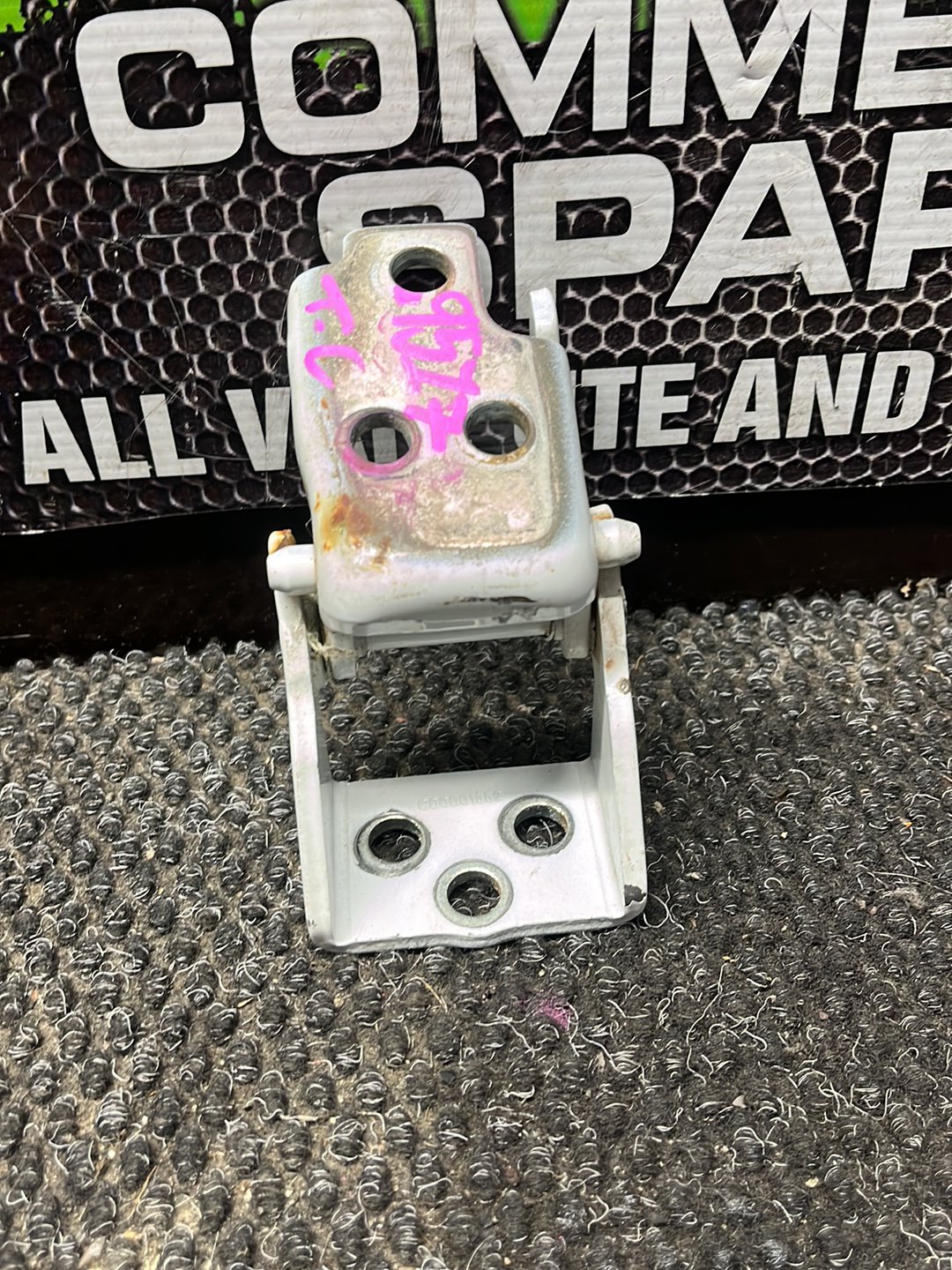 2016 LDV V80- Left Front Door Top Hinge- (TAG9520)
