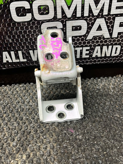2016 LDV V80- Left Front Door Top Hinge- (TAG9520)