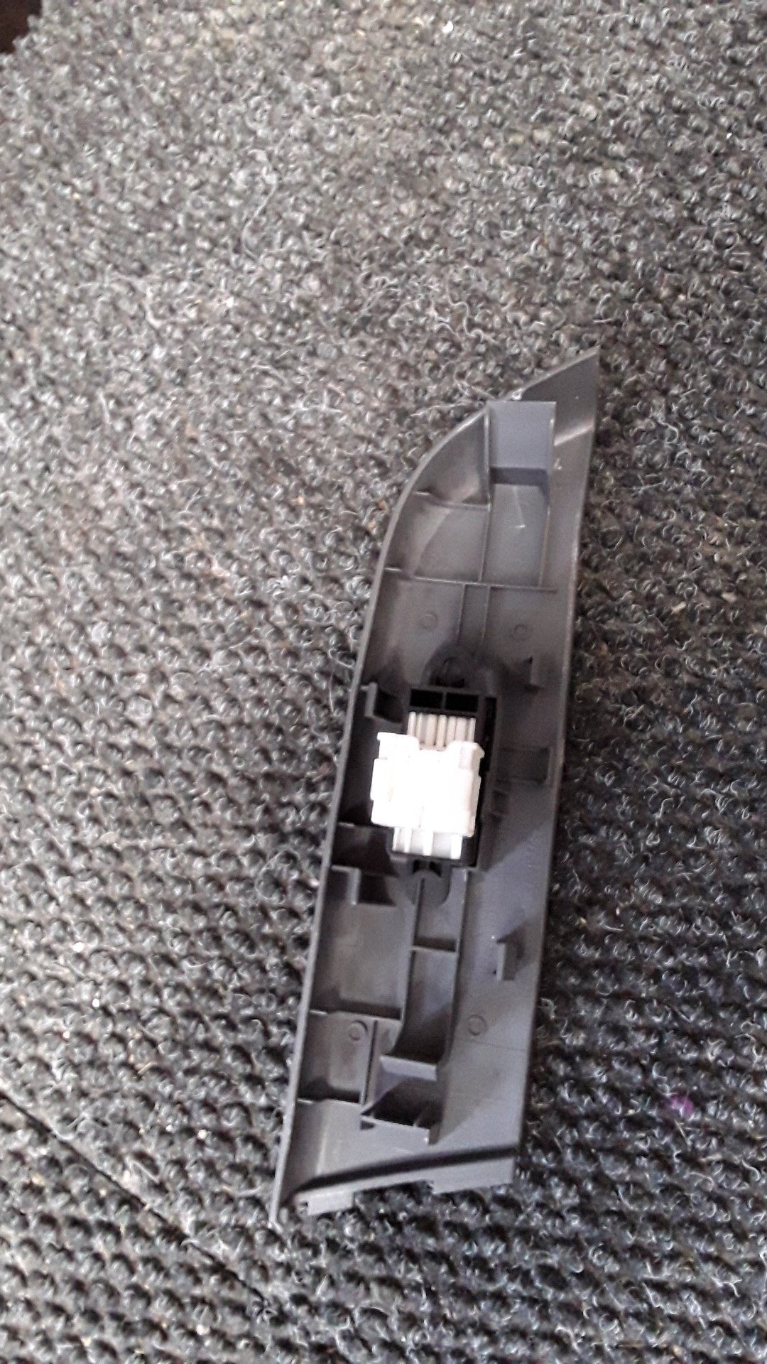 2001 Nissan Caravan E25 VWE25- Left Front Window Switch- (TAG5464)