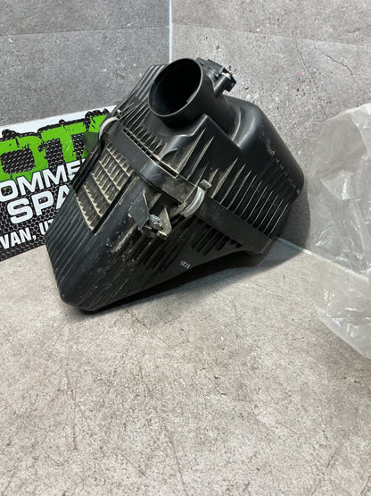 2011 Suzuki Grand Vitara- Air Cleaner Assembly EFI Air Box- (TAG14143)