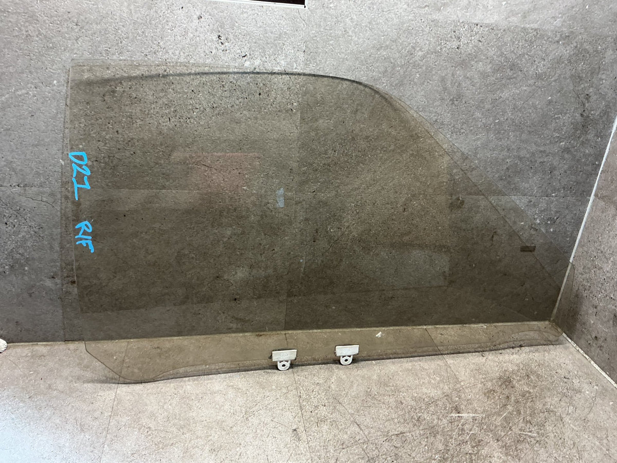 1994-1998 Nissan Terrano D21 - Right Front Door Glass - (TAG19085)
