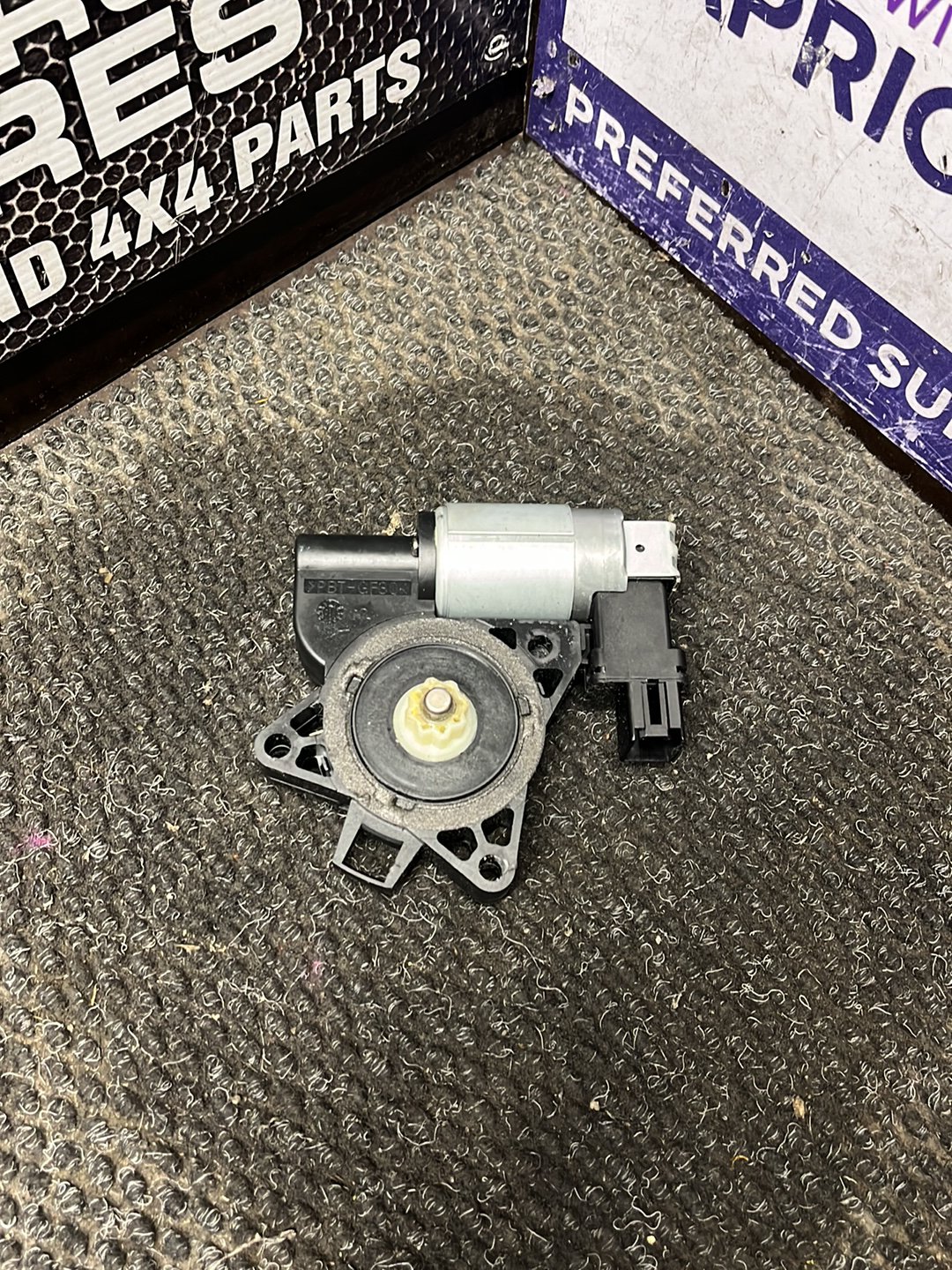 2010 Mazda CX-7 ER- Left Rear Window Reg Motor- (TAG9279)