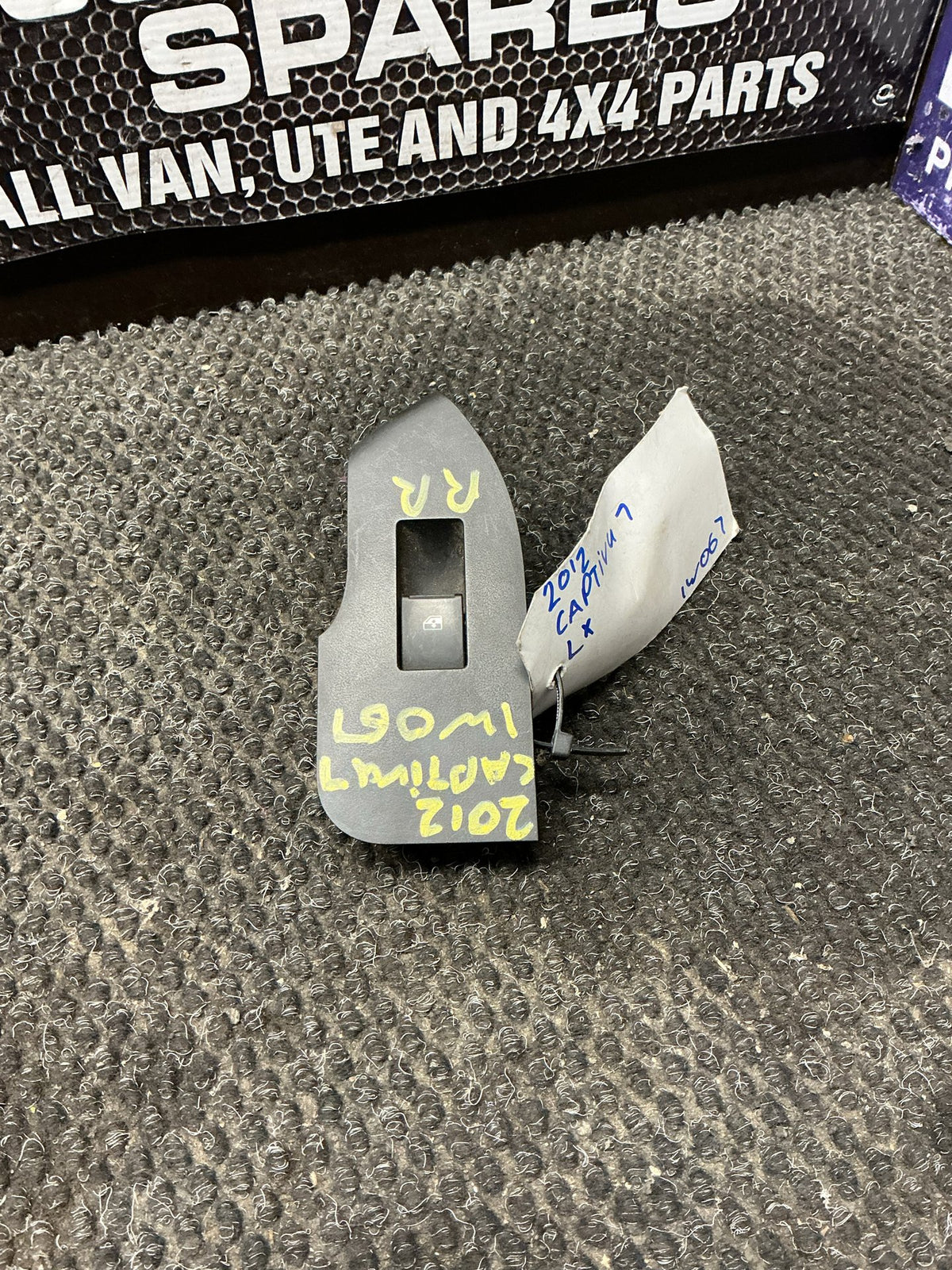 2012 Holden Captiva 7 1W067- Right Rear Window Switch- (TAG9955)