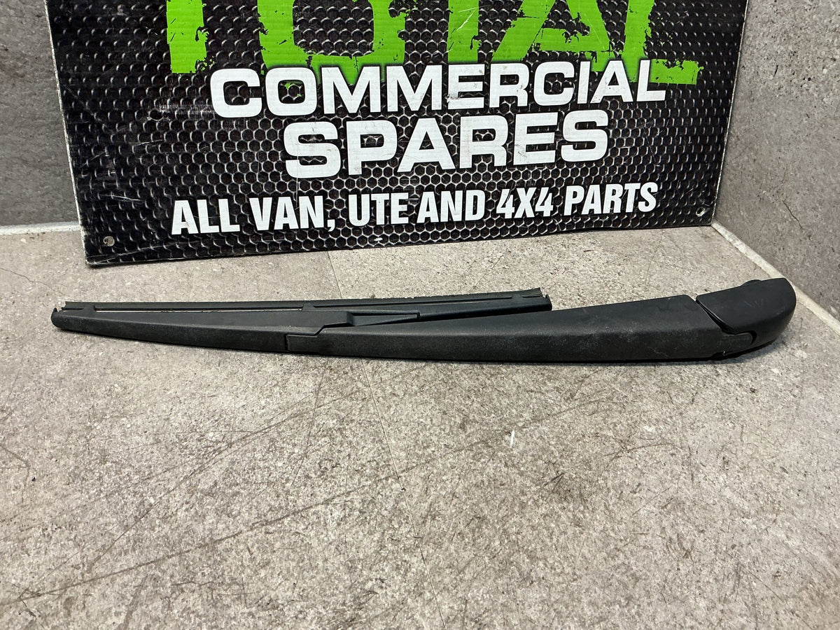 2004 Toyota Estima ACR30- Rear Wiper Arm- (TAG16127)