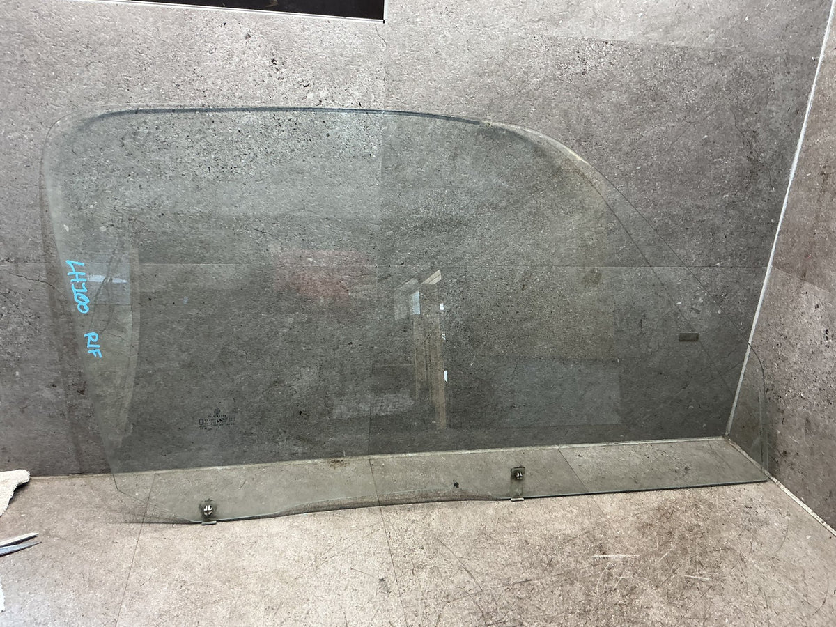 1992-2004 Toyota Hiace H100 - Right Front Door Glass - (TAG19010)
