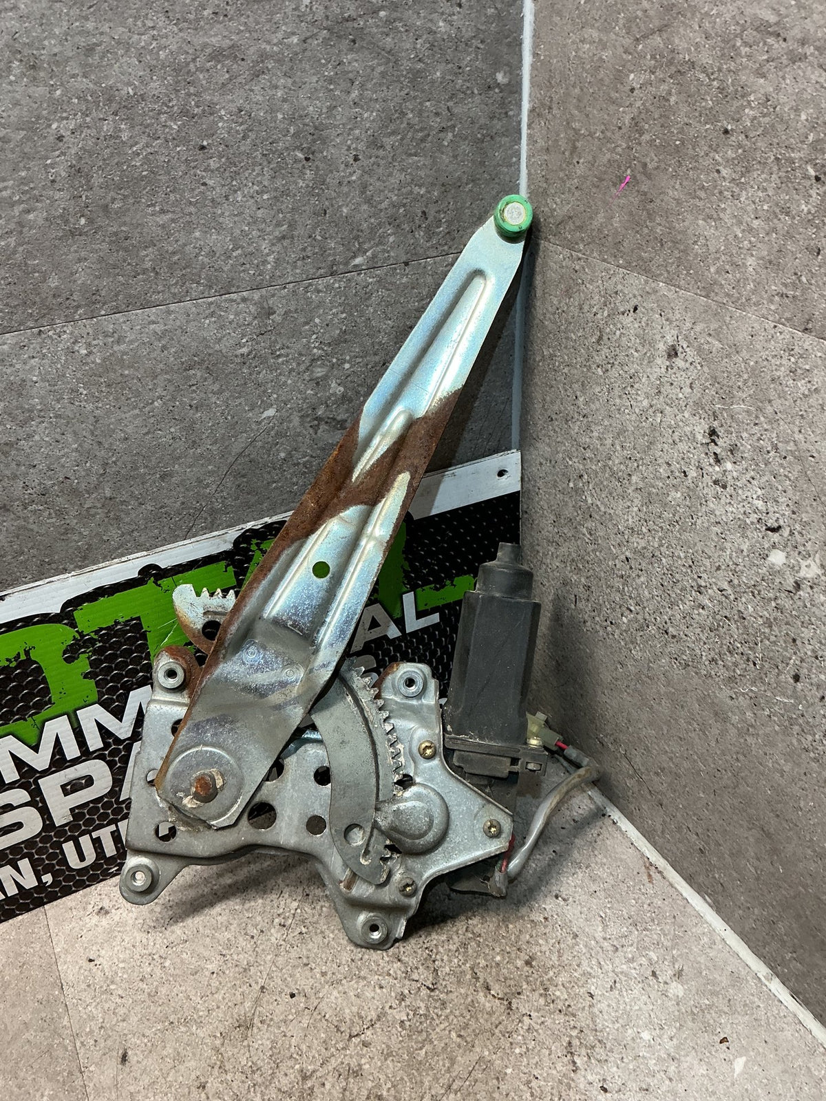 1995-1997 Toyota Land Cruiser J80- Right Rear Window Regulator/Motor- (TAG15700)