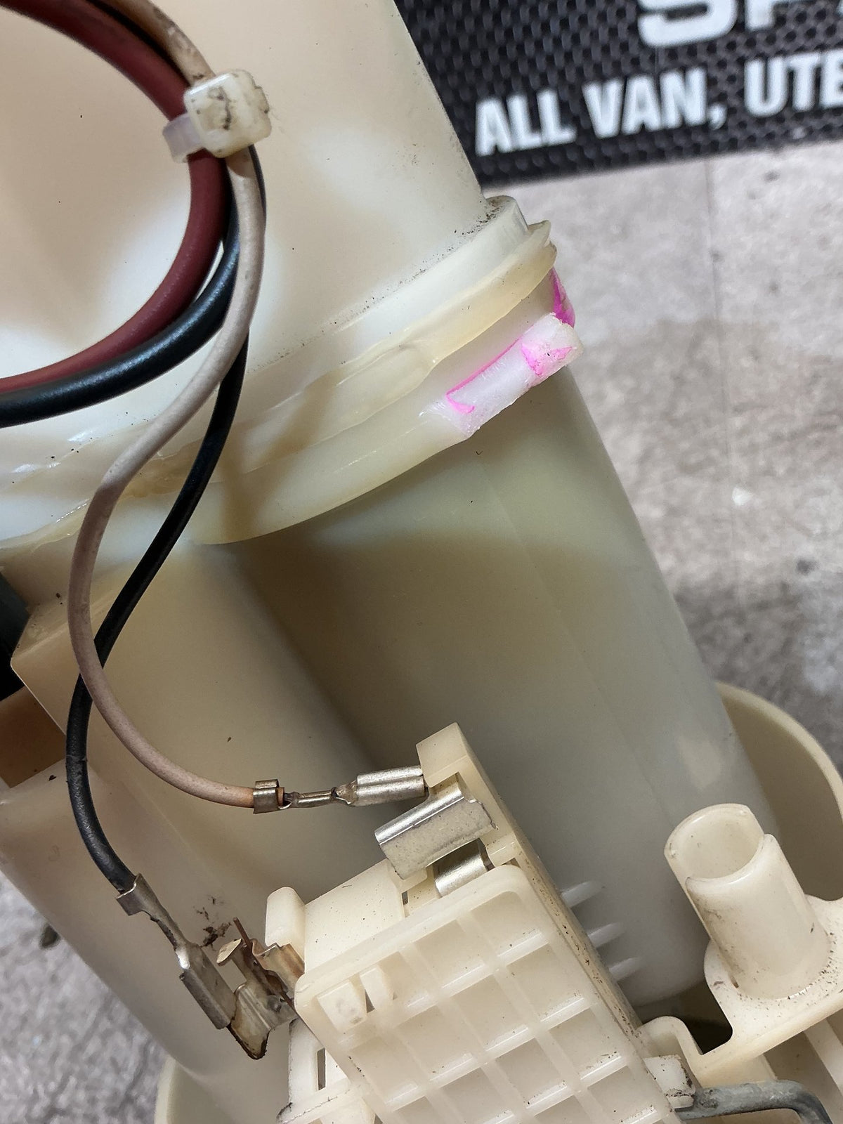 2006 Nissan Elgrand E51 NE51- Fuel Sending Unit- (TAG16611)