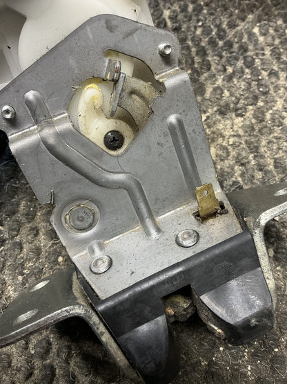 2006 Mitsubishi Outlander- Tailgate Lock Mechanism- (TAG11301)
