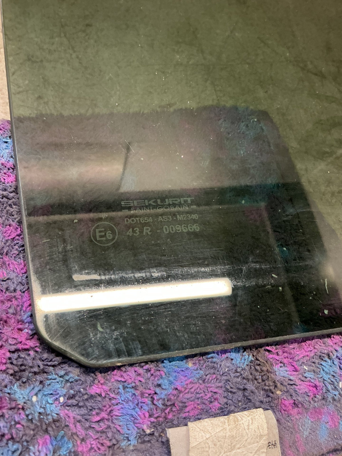 2004 Mazda Tribute EP - Right Rear Door Glass - (TAG18867)
