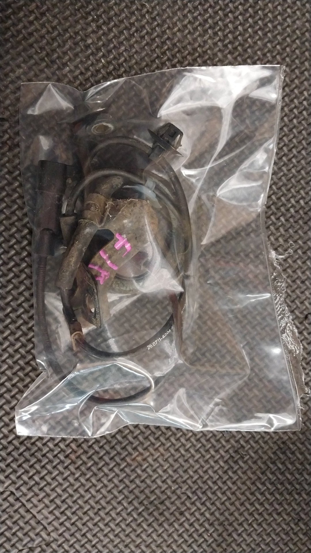 2009-2012 Mitsubishi Outlander II CW*W CW*W- Right Front ABS Sensor- (TAG1584)