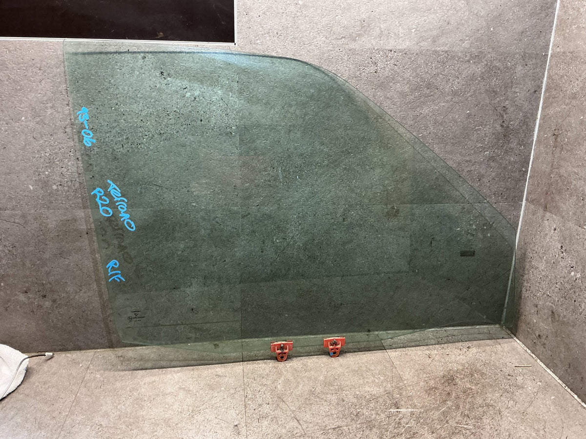 1993-2006 Nissan Terrano R20 - Right Front Door Glass - (TAG19146)