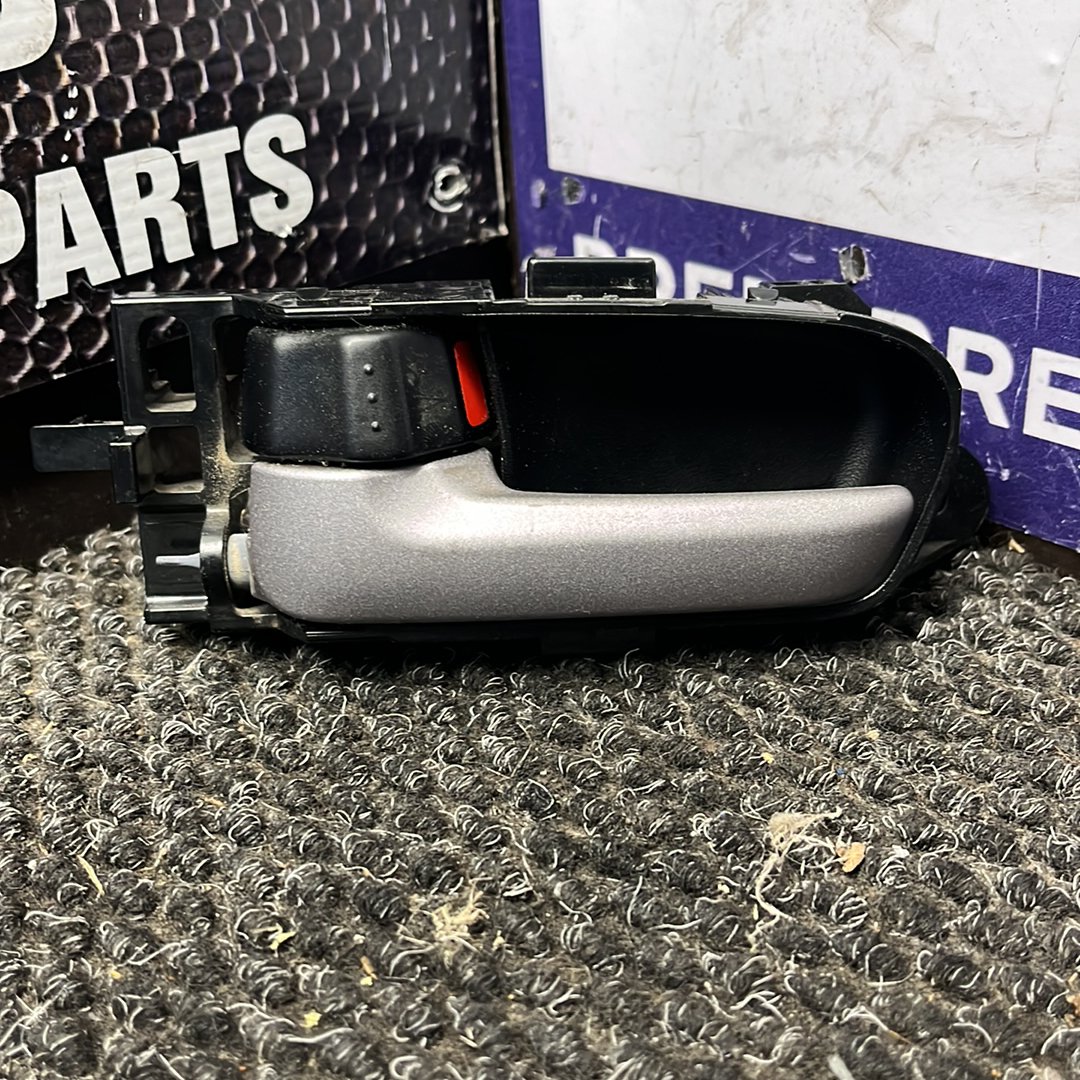 2011 Suzuki Grand Vitara- Left Front Door Interior Handle- (TAG7624)