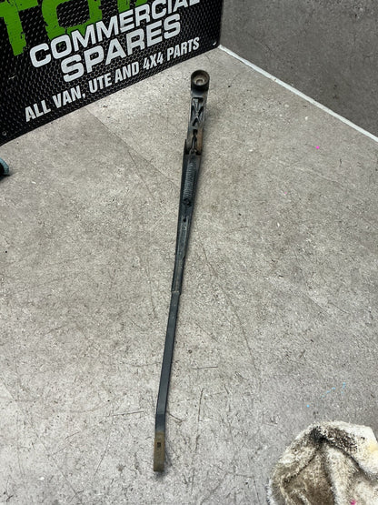 2005-2006 Toyota Hilux VII N20- Right Front Wiper Arm- (TAG13723)