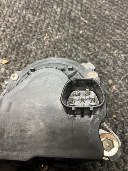 2002 Mitsubishi Pajero- Front Wiper Motor- (TAG9757)