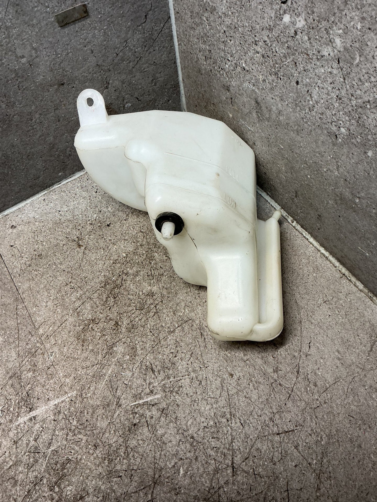 2011 Mitsubishi Outlander CW*W CW4W - Overflow Bottle - (TAG18907)