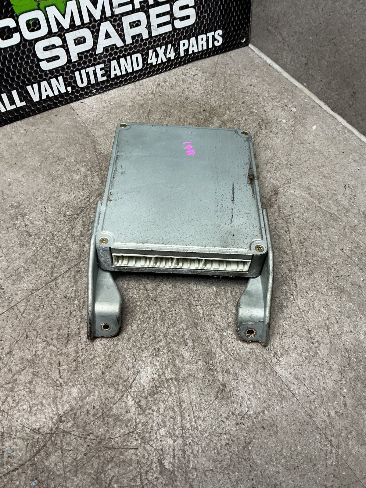 1995-2002 Toyota Surf N180- ECU- (TAG15393)