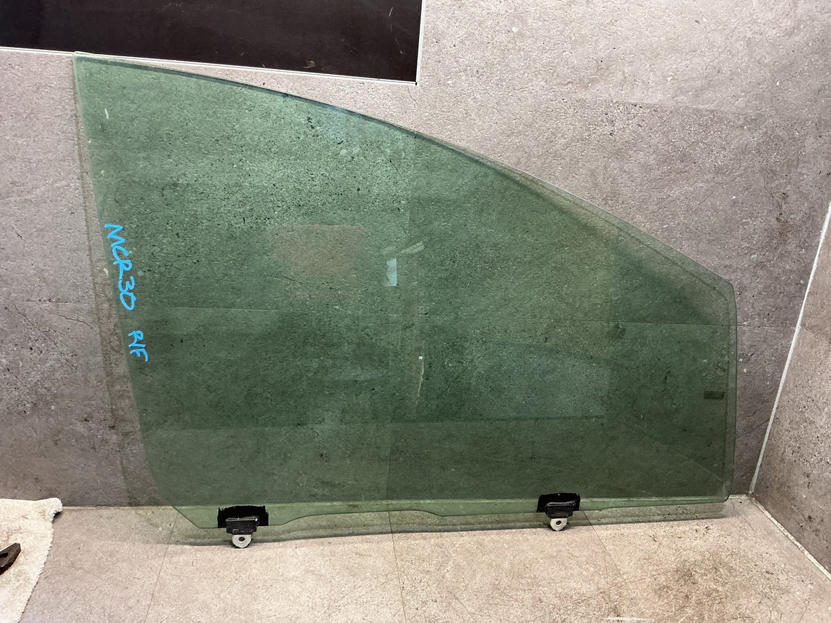 2006 Toyota Estima MCR30 - Right Front Door Glass - (TAG19050)