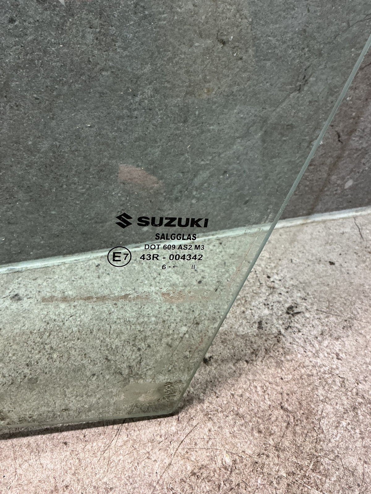 2015-2020 Suzuki Vitara LY APK 416 - Left Front Door Glass - (TAG18881)