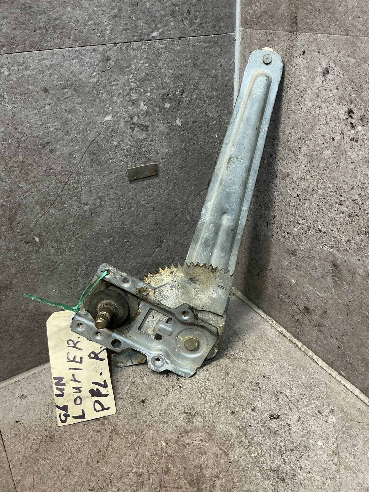 2006 Ford Courier UN - Right Rear Manual Window Reg - (TAG18264)