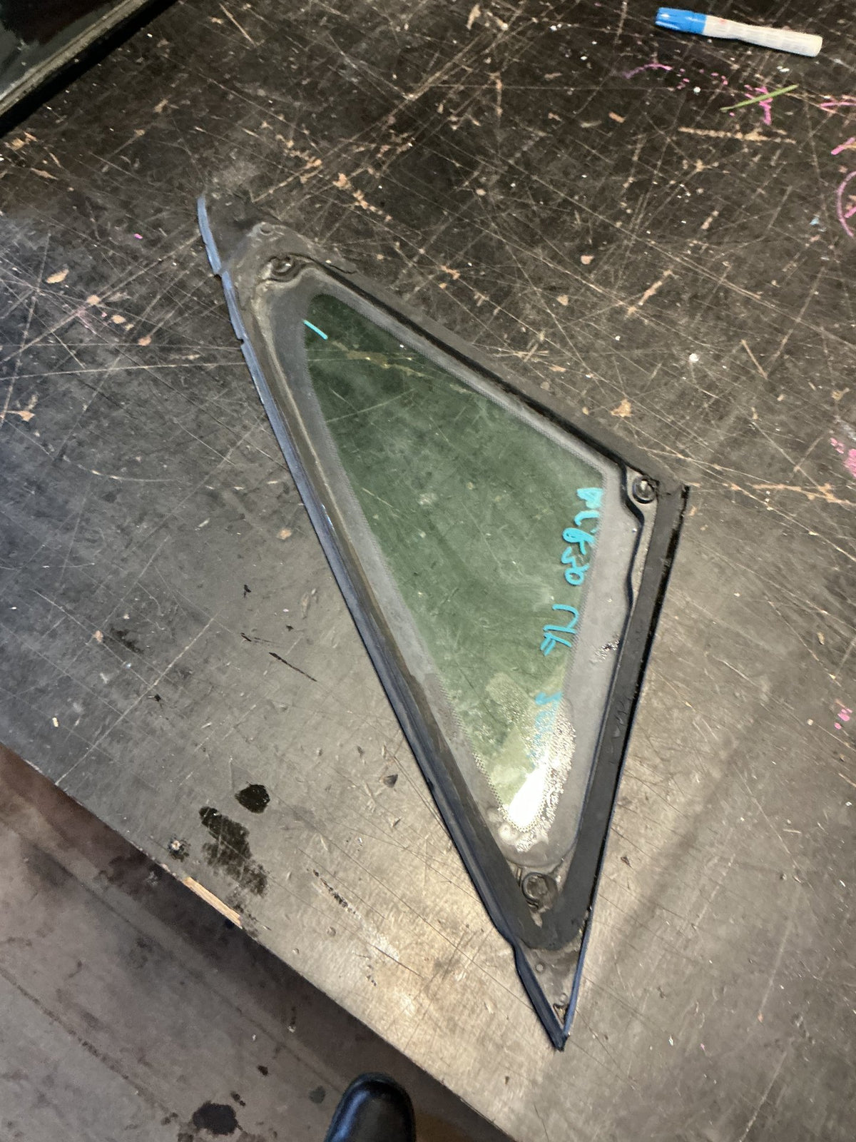 2004 Toyota Estima ACR30 - Left Front Quarter Door Glass - (TAG18562)
