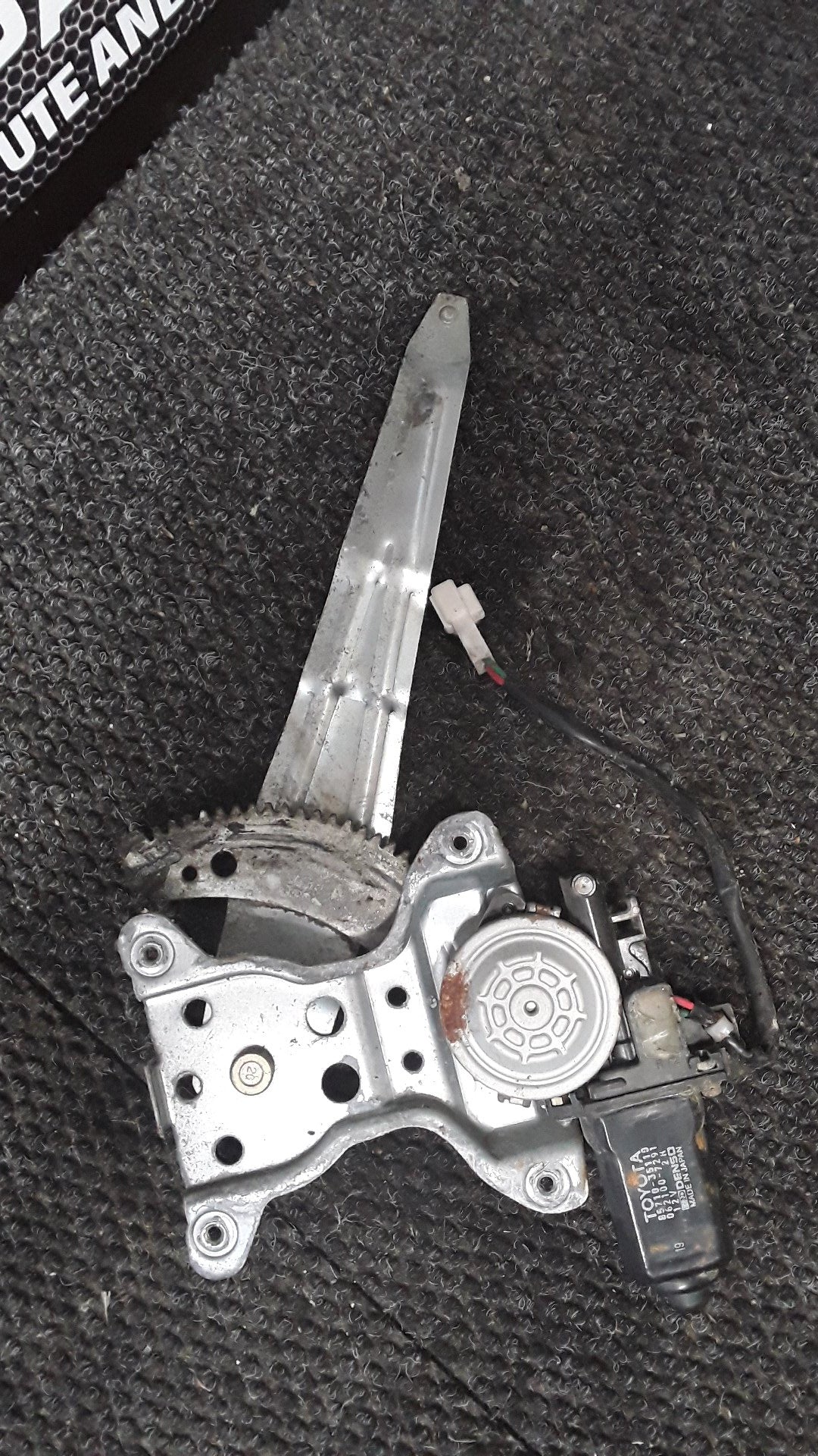 1995-2002 Toyota Hilux III N180 Surf VZN185- Right Rear Window Regulator/Motor- (TAG6035) PN: 85710-35119